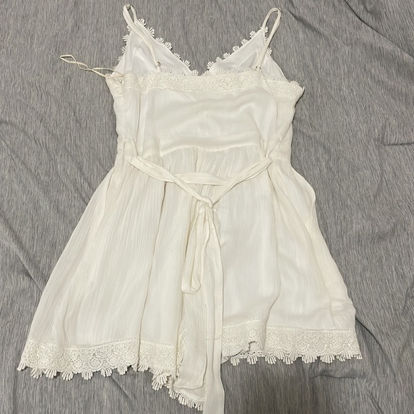 white flowery jumper - Picture 2 of 3